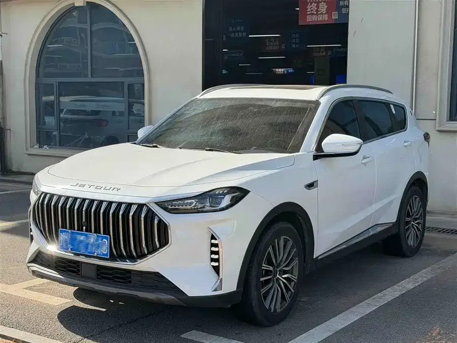 Jetour X70 PLUS JETOUR X70 PLUS 2023 1.5T DCT Brave PLUS 7-seater 2023 — фото 1, купить с доставкой в Москву