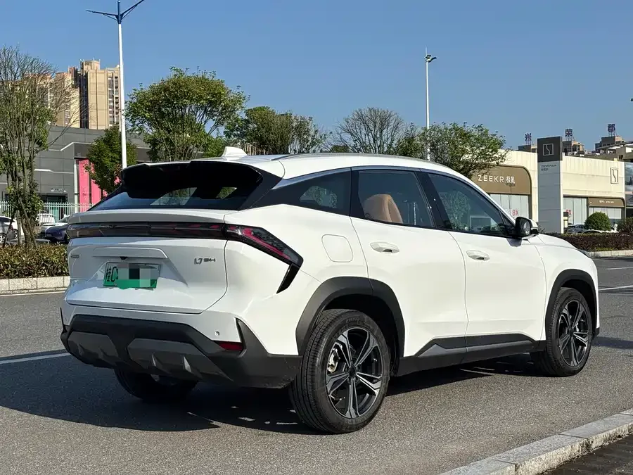 Geely Galaxy L7 Galaxy L7 2025 EM-i 115km Exploration+ Edition 2025 — миниатюра 2