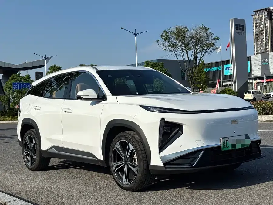 Geely Galaxy L7 Galaxy L7 2025 EM-i 115km Exploration+ Edition 2025 — миниатюра 3