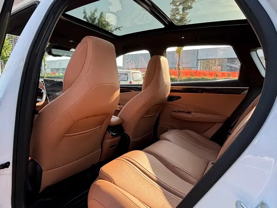 Geely Galaxy L7 Galaxy L7 2025 EM-i 115km Exploration+ Edition 2025 — миниатюра 4