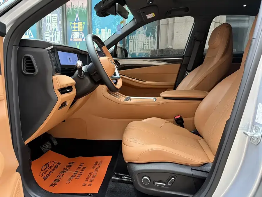 Geely Galaxy L7 Galaxy L7 2025 EM-i 115km Exploration+ Edition 2025 — миниатюра 2