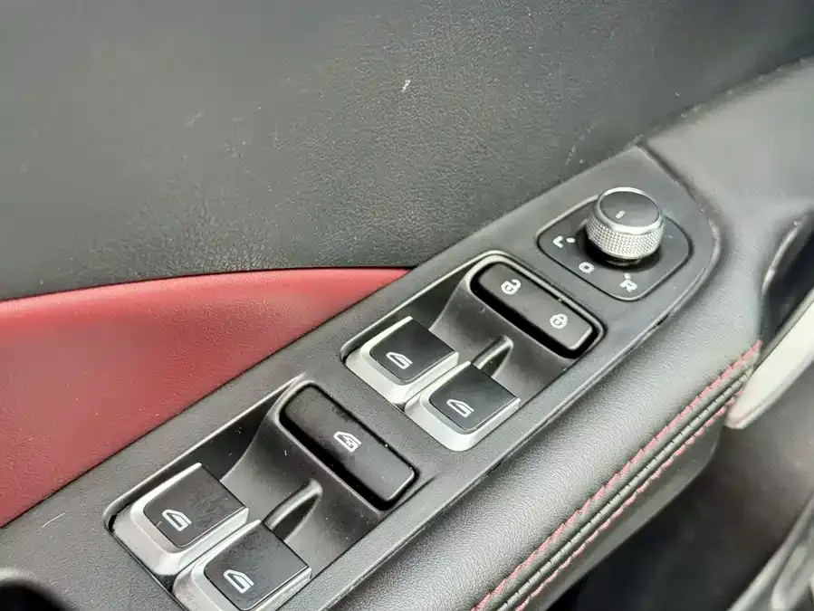 Geely Coolray SX11 Binyue 2021 1.4T DCT Platinum Edition 2022 — миниатюра 4