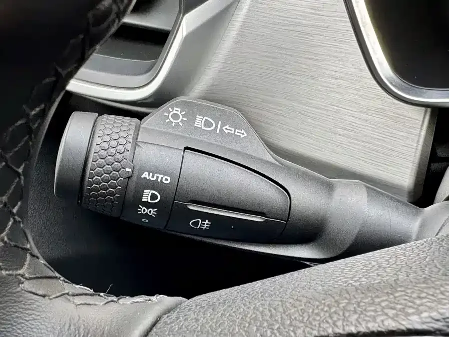 Geely Coolray SX11 Binyue 2021 1.4T DCT Platinum Edition 2022 — миниатюра 5