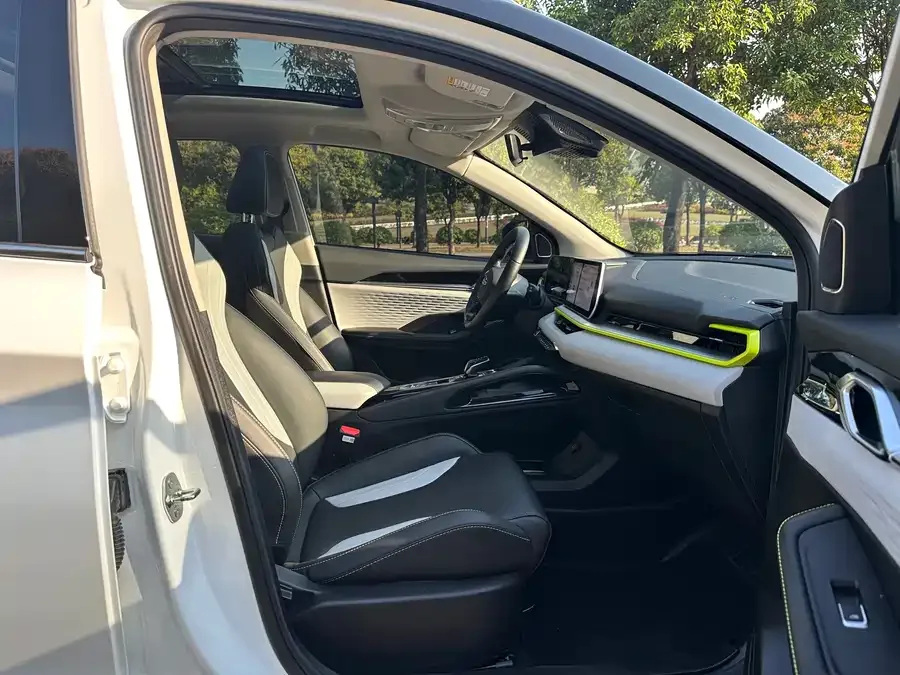 Geely Coolray SX11 Binyue 2023 Binyue COOL 1.5TD DCT Champion Edition 2024 — миниатюра 3