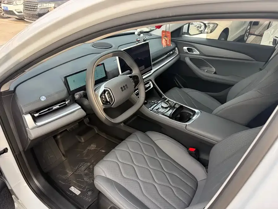 Geely Galaxy A7 Galaxy A7 2026 EM-i 150km Enjoy Edition 2026 — миниатюра 2