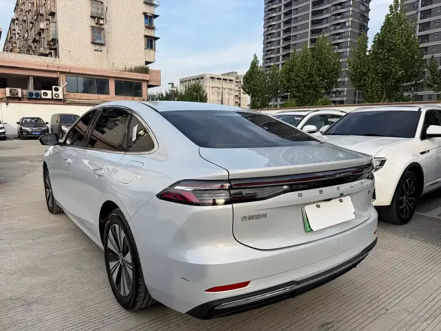 Geely Galaxy A7 Galaxy A7 2026 EM-i 150km Enjoy Edition 2026 — миниатюра 3