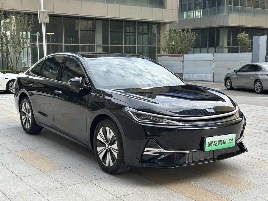 Geely Galaxy A7 Galaxy A7 2025 EM-i 150km Premium Edition 2026 — миниатюра 5