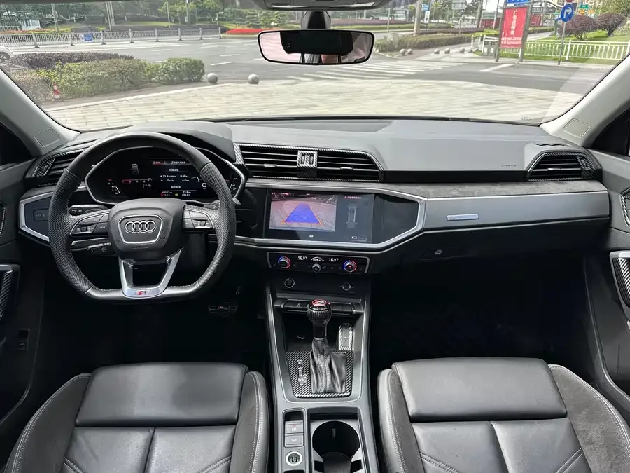 Audi Q3 Sportback 2022 40 TFSI Fashion Edition 2022 — миниатюра 2