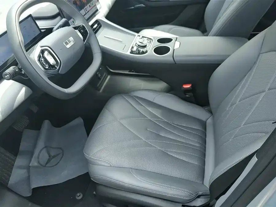 Geely Galaxy L6 Galaxy L6 2025 EM-i 140km Starship Edition 2025 — миниатюра 3
