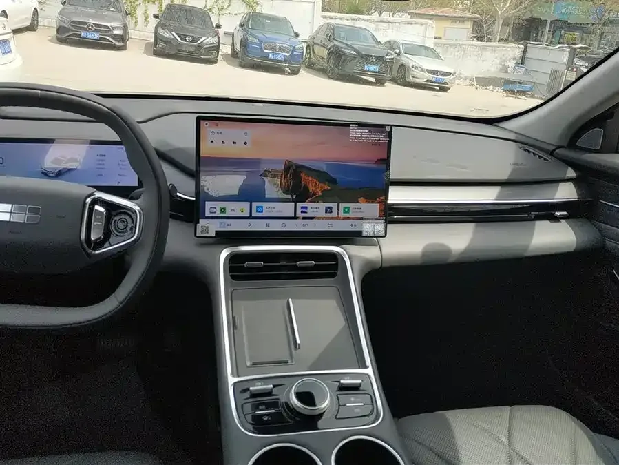 Geely Galaxy L6 Galaxy L6 2025 EM-i 140km Starship Edition 2025 — миниатюра 4