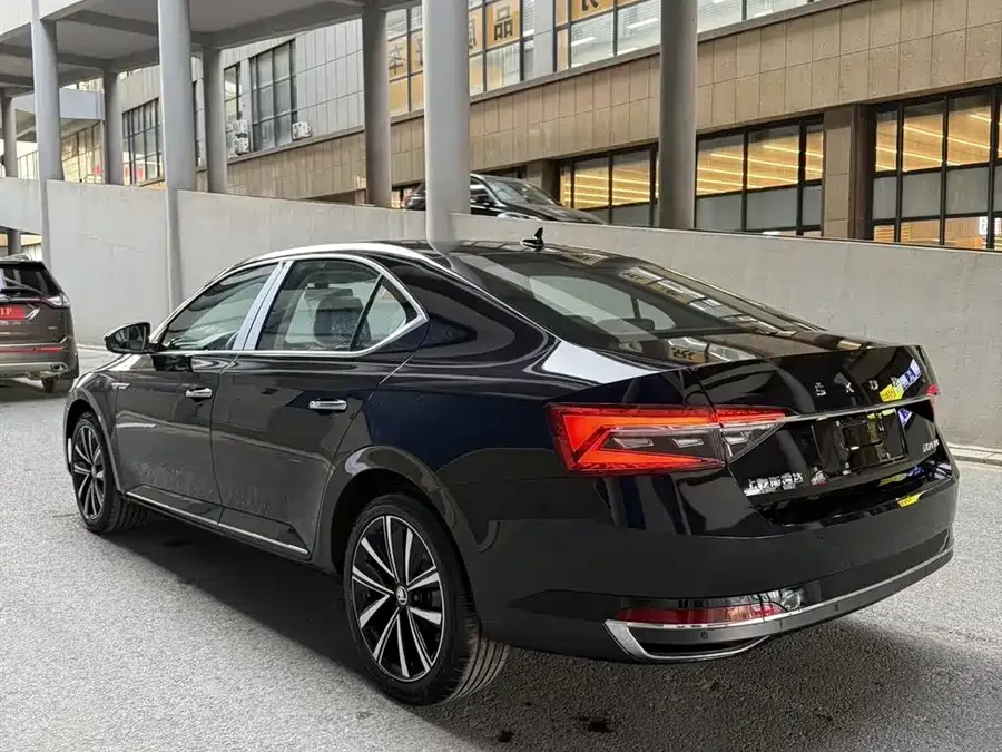 Skoda SuperB Superb 2025 TSI280 DSG Premium Edition 2026 — миниатюра 4