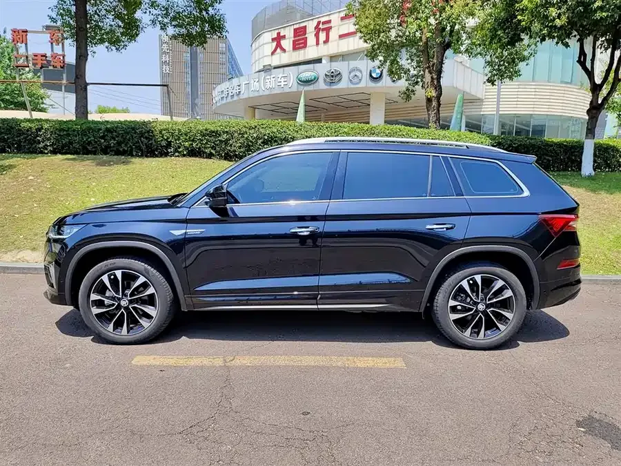 Skoda Kodiaq Kodiak 2022 TSI330 5-seat two-wheel drive exclusive version 2023 — миниатюра 3