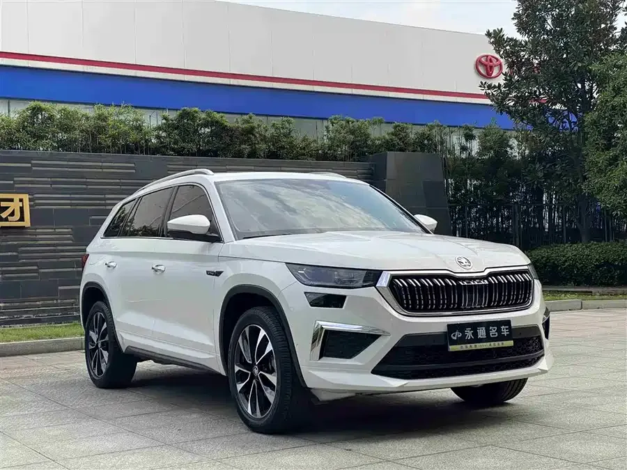 Skoda Kodiaq Kodiaq 2022 facelift TSI330 5-seater 2WD luxury version 2022 — миниатюра 3