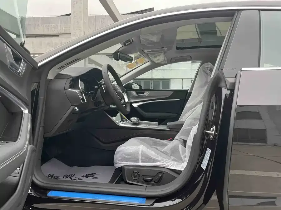 Audi A7L 2025 45 TFSI Luxury Edition 2026 — миниатюра 2