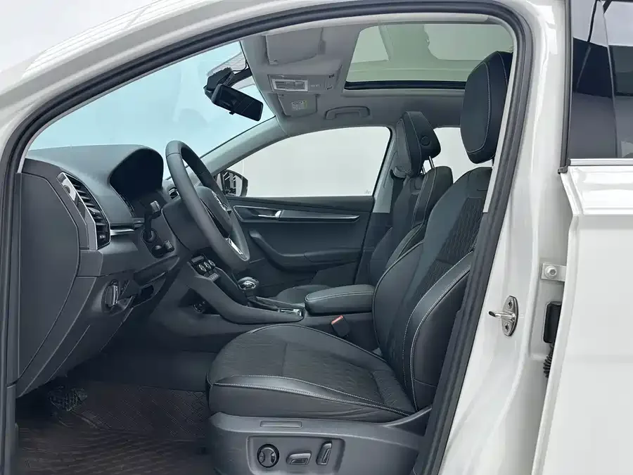 Skoda Karoq Korok 2022 TSI280 Deluxe Edition 2022 — миниатюра 2