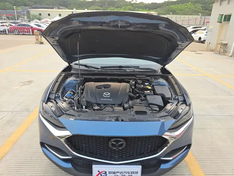 Mazda CX-4 2021 2.0L Automatic 2WD Blue Sky Explorer Edition 2022 — миниатюра 3