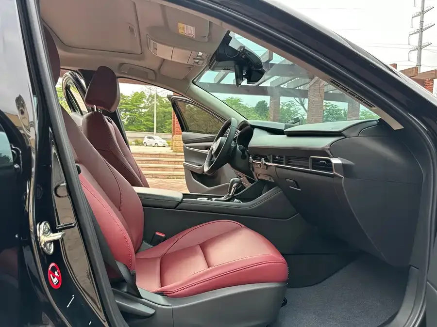 Mazda Axela Mazda 3 Angkesaila 2023 2.0L Automatic Premium Edition 2024 — миниатюра 3