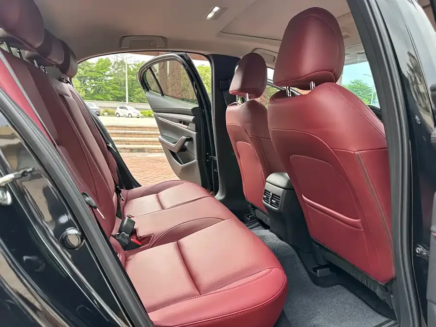 Mazda Axela Mazda 3 Angkesaila 2023 2.0L Automatic Premium Edition 2024 — миниатюра 4