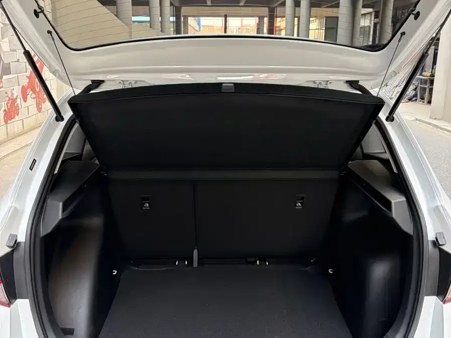 Skoda Kamiq 2023 Kamiq facelift 1.5L automatic comfort version 2024 — миниатюра 2
