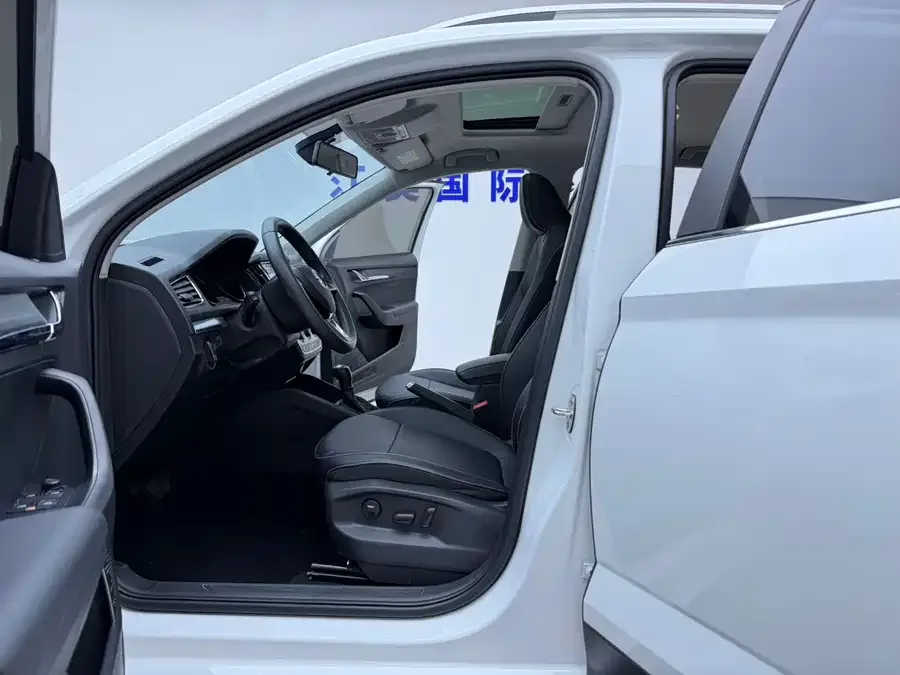 Skoda Kamiq Komic 2023 1.5L automatic comfort version 2023 — миниатюра 2
