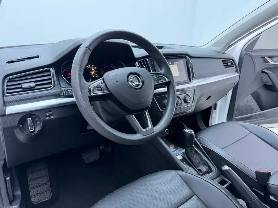 Skoda Kamiq Komic 2023 1.5L automatic comfort version 2023 — миниатюра 5