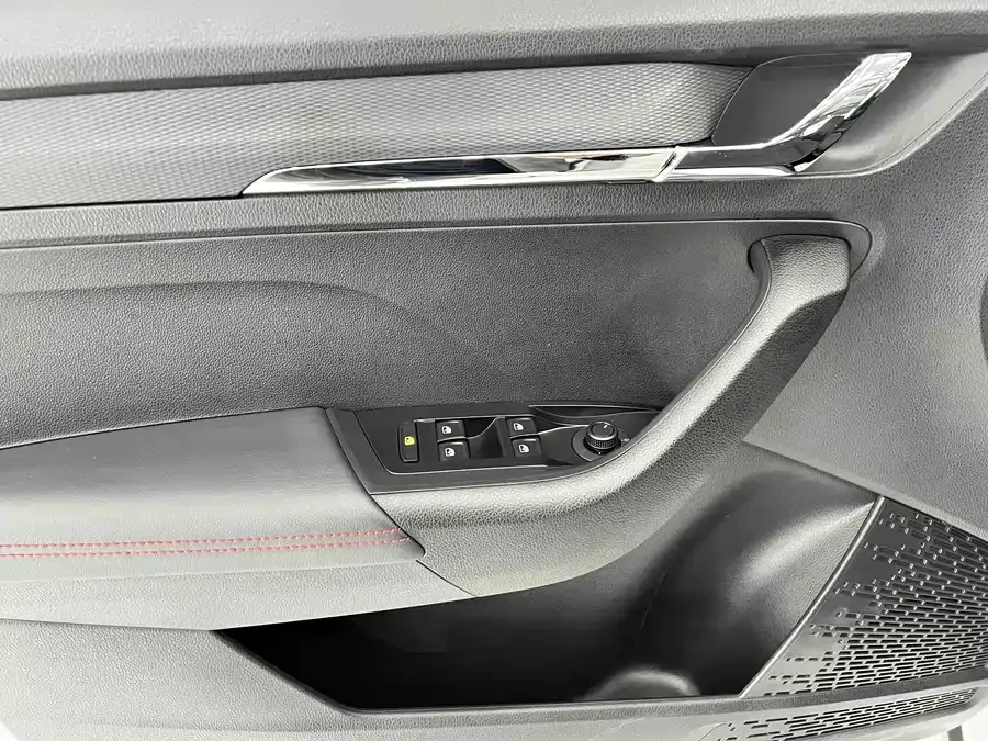 Skoda Kamiq 2021 KOMIC GT TSI230 DSG Flagship Edition 2023 — миниатюра 5