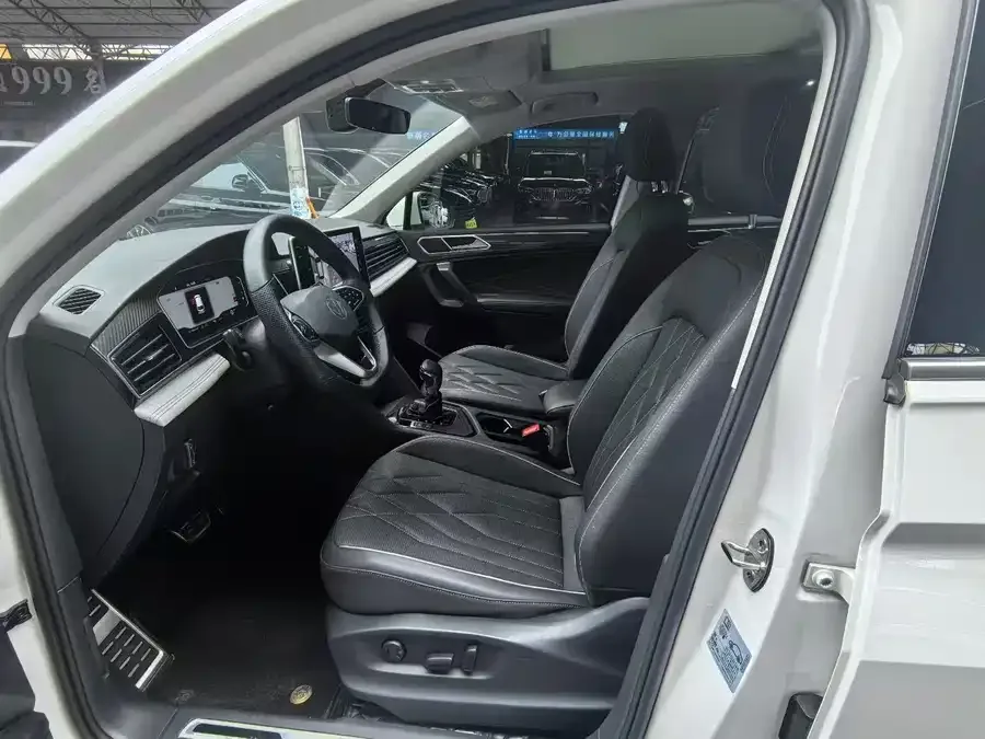 Volkswagen Tiguan L Tiguan L 2023 330TSI Automatic 2WD R-Line Enjoy Edition 2023 — миниатюра 2