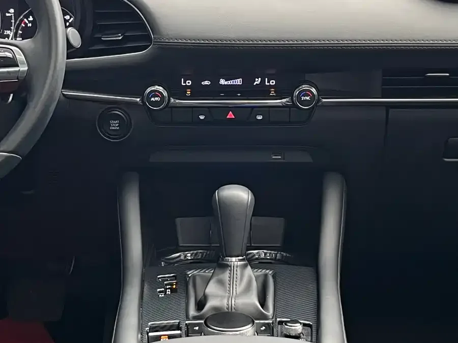 Mazda Axela Mazda3 Angkesela 2021 2.0L automatic quality version 2022 — миниатюра 4