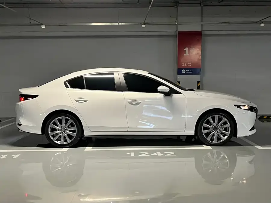 Mazda Axela Mazda 3 Angkesaila 2023 2.0L Automatic Quality Edition 2024 — миниатюра 2