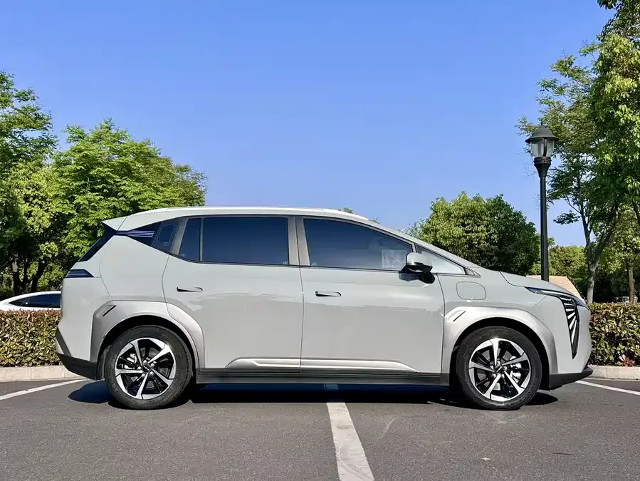 AION AION Y AION Y 2023 Plus 510 Smart Edition 2023 — миниатюра 2
