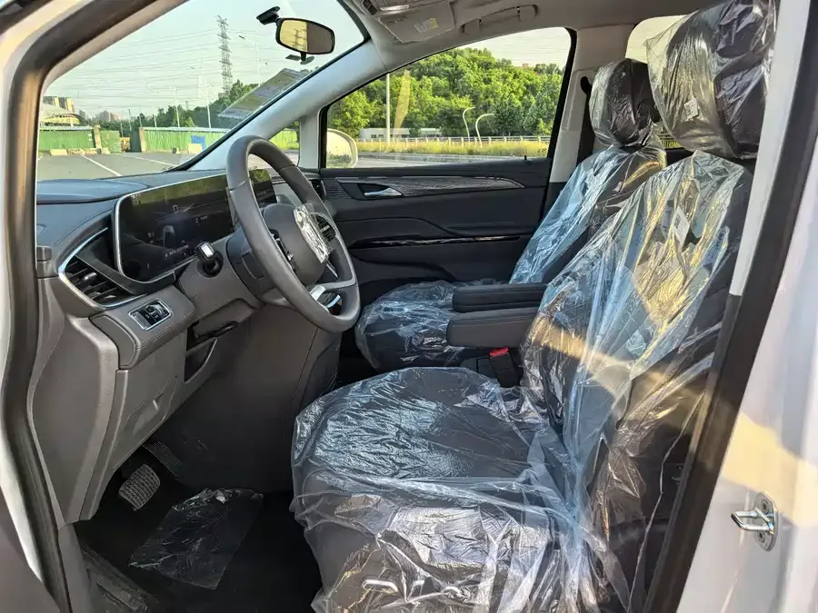 Buick GL8 New Energy Buick GL8 PHEV 2025 Land Cruiser First Edition 2026 — миниатюра 2