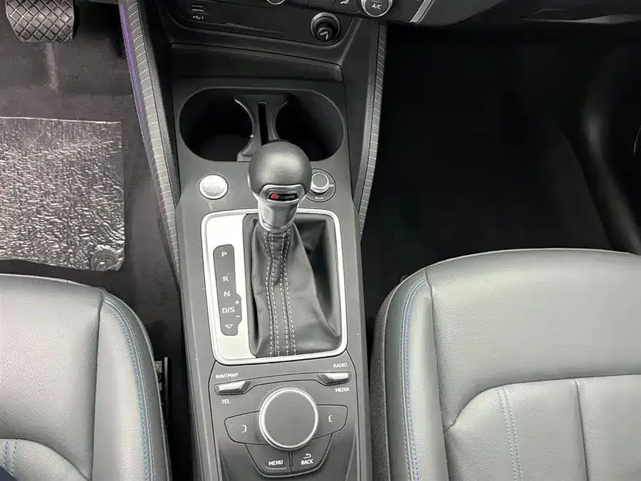 Audi Q2L 2022 35 TFSI Fashion Dynamic Edition 2022 — миниатюра 4