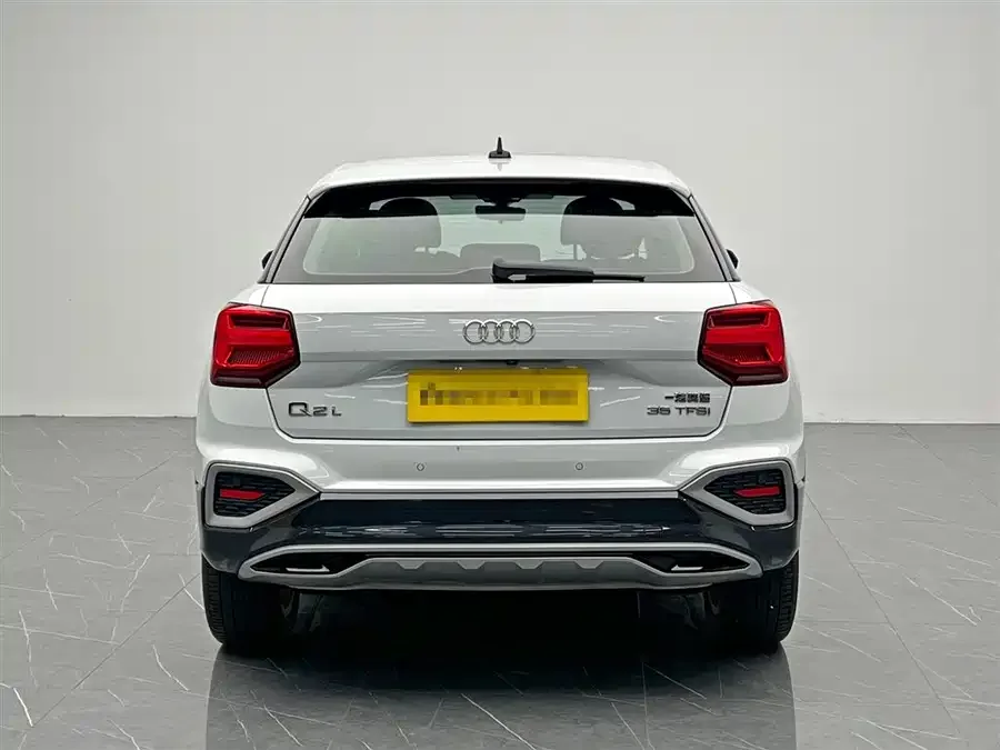Audi Q2L 2022 35 TFSI Enterprising and Elegant Model 2023 — миниатюра 2