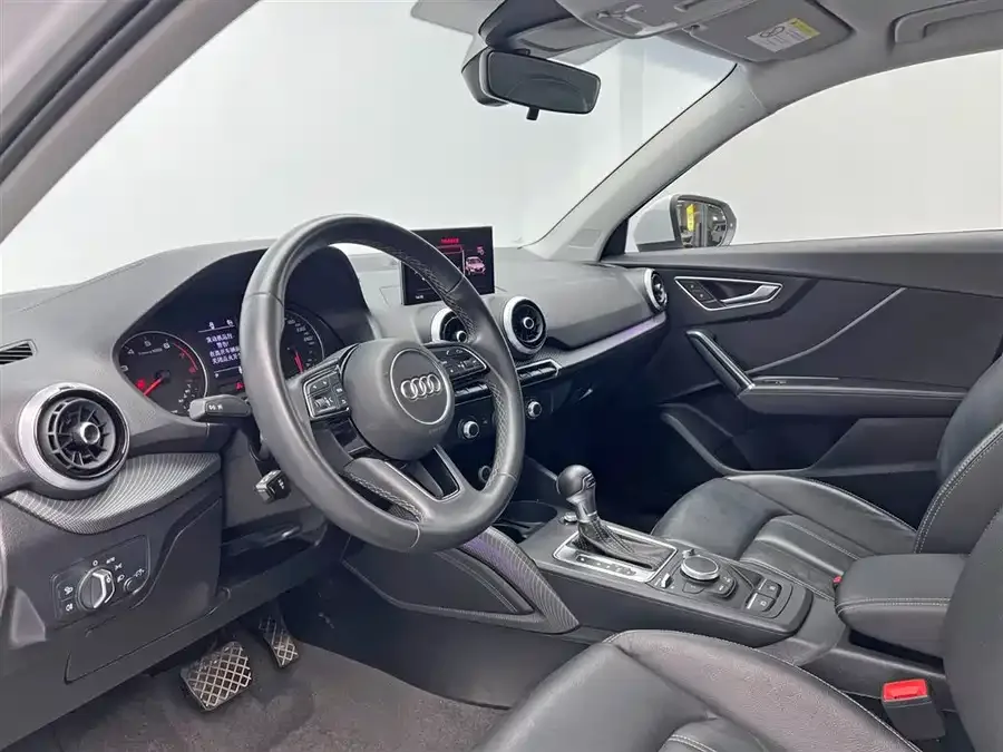 Audi Q2L 2022 35 TFSI Enterprising and Elegant Model 2023 — миниатюра 4