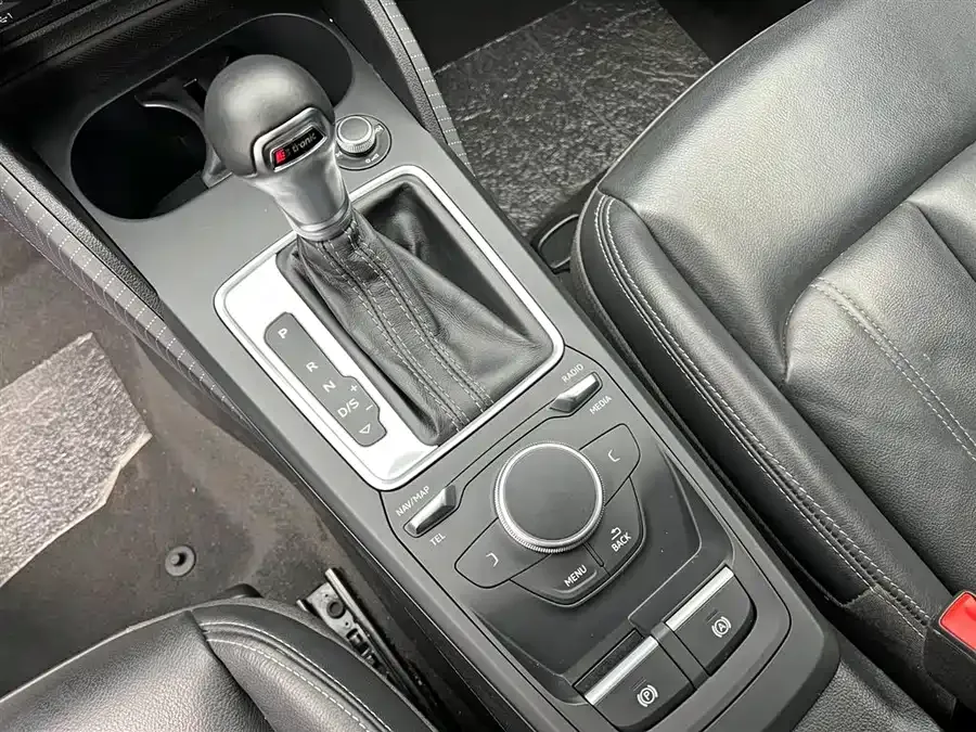 Audi Q2L 2022 35 TFSI Enterprising and Elegant Model 2023 — миниатюра 5