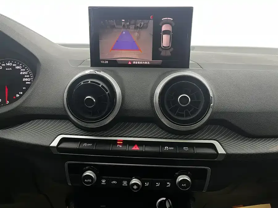 Audi Q2L 2023 35TFSI Stylish Dynamic Edition 2024 — миниатюра 2