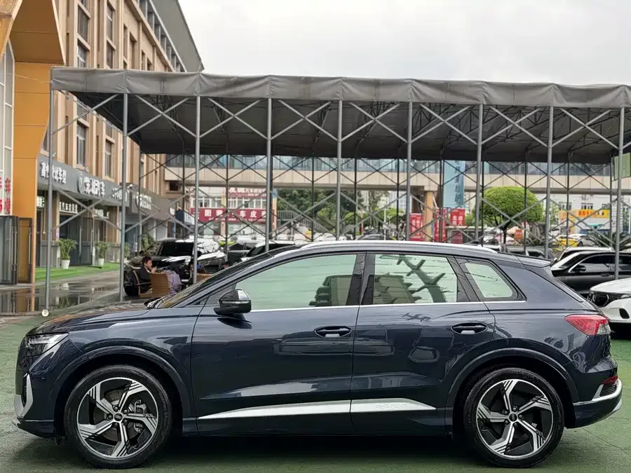 Audi Q4 e-tron 2024 40 e-tron Creative Edition 2024 — миниатюра 3