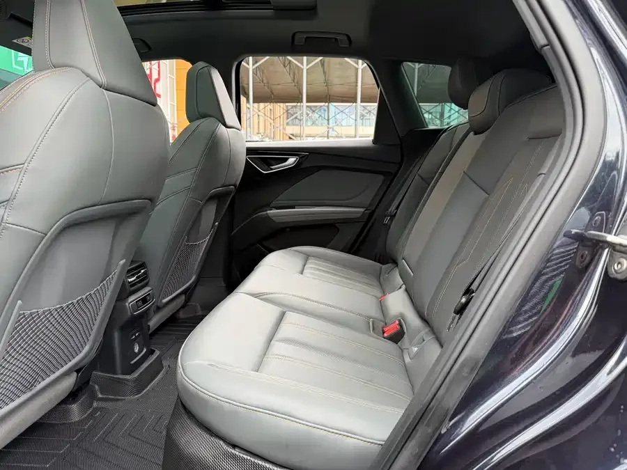 Audi Q4 e-tron 2024 40 e-tron Creative Edition 2024 — миниатюра 4