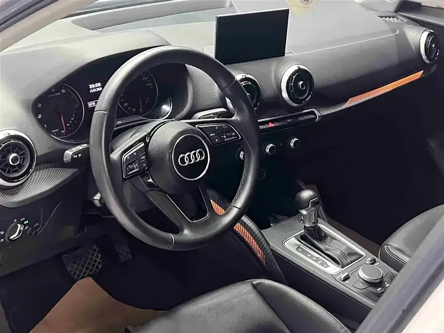 Audi Q2L 2022 35 TFSI Fashion Dynamic Edition 2023 — миниатюра 2