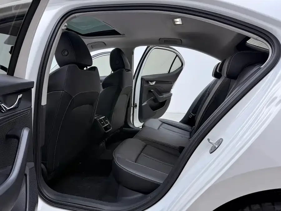 Skoda Octavia Octavia 2021 PRO TSI280 DSG Deluxe Edition 2022 — миниатюра 2