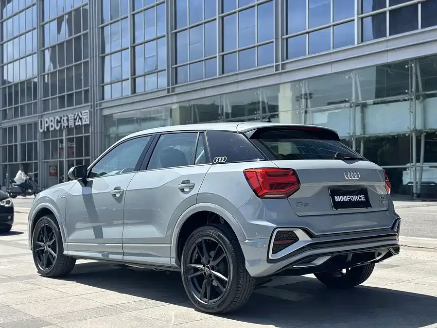 Audi Q2L 2022 35 TFSI aggressive and dynamic model 2023 — миниатюра 2