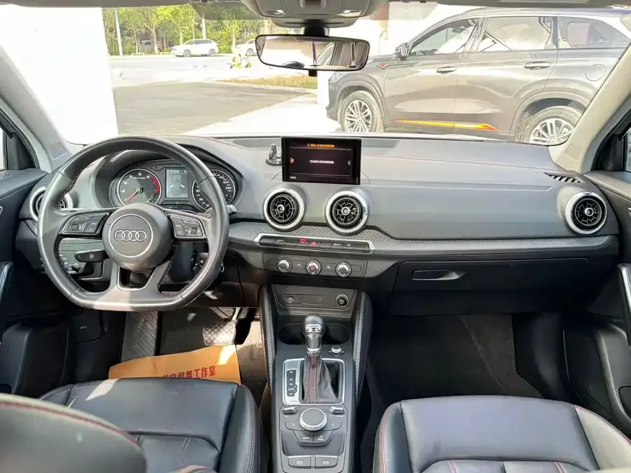 Audi Q2L 2023 35TFSI Progressive Dynamic Edition 2023 — миниатюра 2