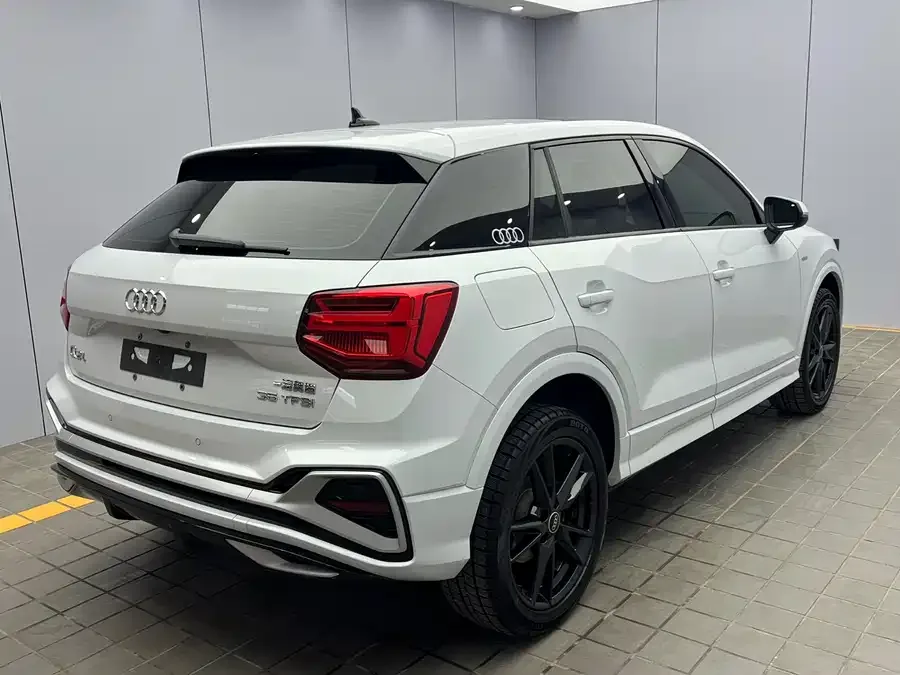 Audi Q2L 2022 35 TFSI aggressive and dynamic model 2022 — миниатюра 2