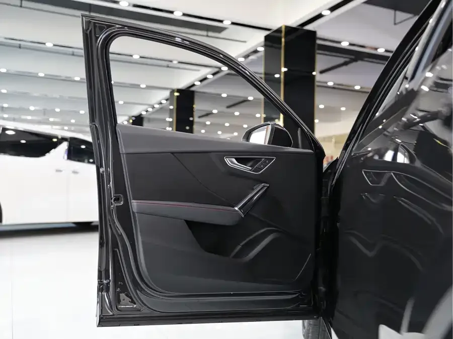 Audi Q2L 2022 35 TFSI aggressive and dynamic model 2023 — миниатюра 2