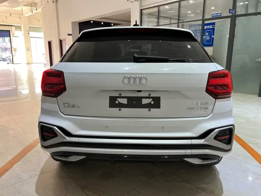 Audi Q2L 2022 35 TFSI aggressive and dynamic model 2022 — миниатюра 2