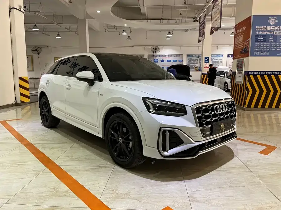 Audi Q2L 2022 35 TFSI aggressive and dynamic model 2022 — миниатюра 3