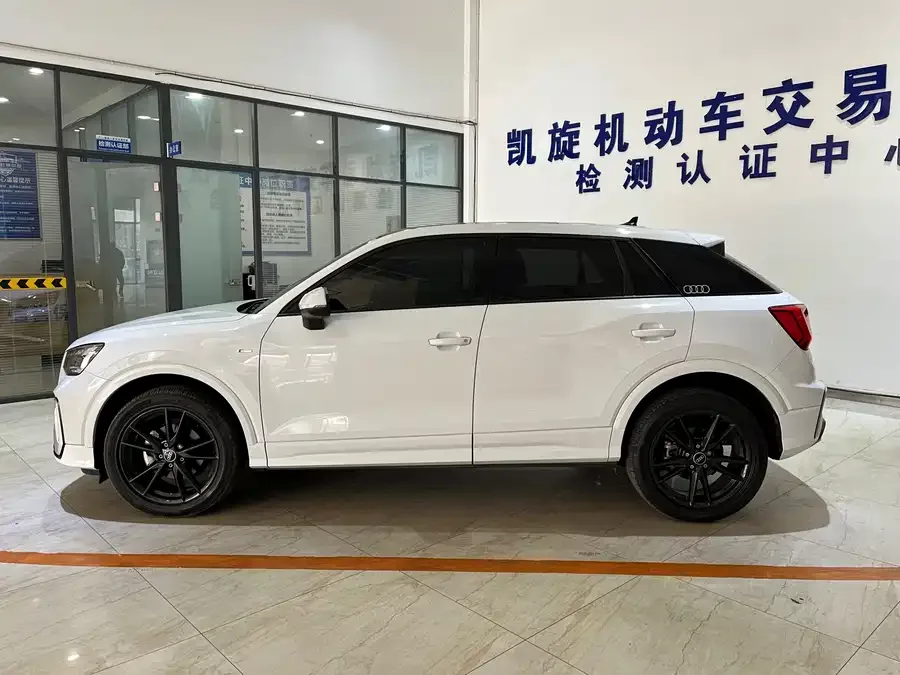 Audi Q2L 2022 35 TFSI aggressive and dynamic model 2022 — миниатюра 4