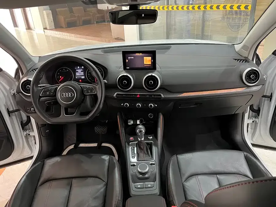 Audi Q2L 2022 35 TFSI aggressive and dynamic model 2022 — миниатюра 5