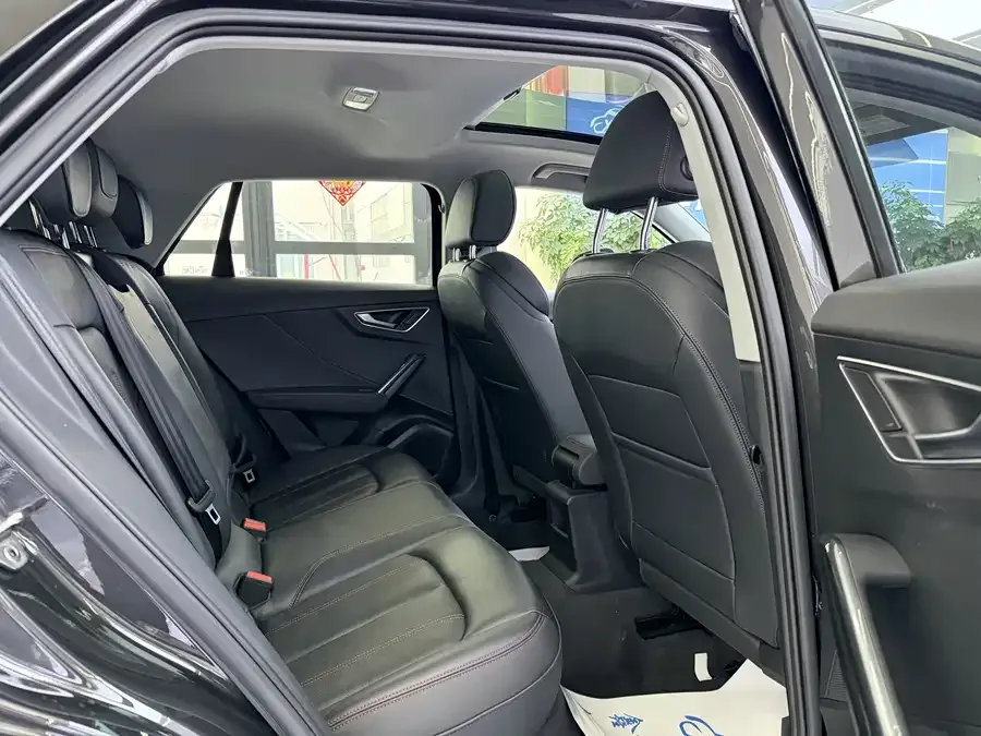 Audi Q2L 2022 35 TFSI aggressive and dynamic model 2022 — миниатюра 4