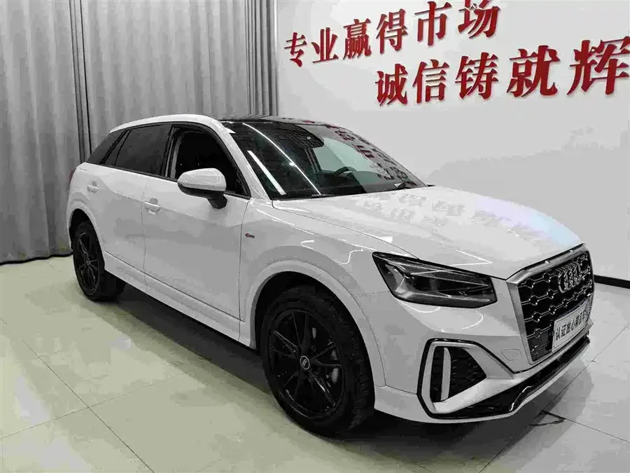 Audi Q2L 2022 35 TFSI aggressive and dynamic model 2022 — миниатюра 3